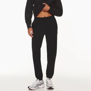 Aritzia - cozy fleece perfect sweatpant